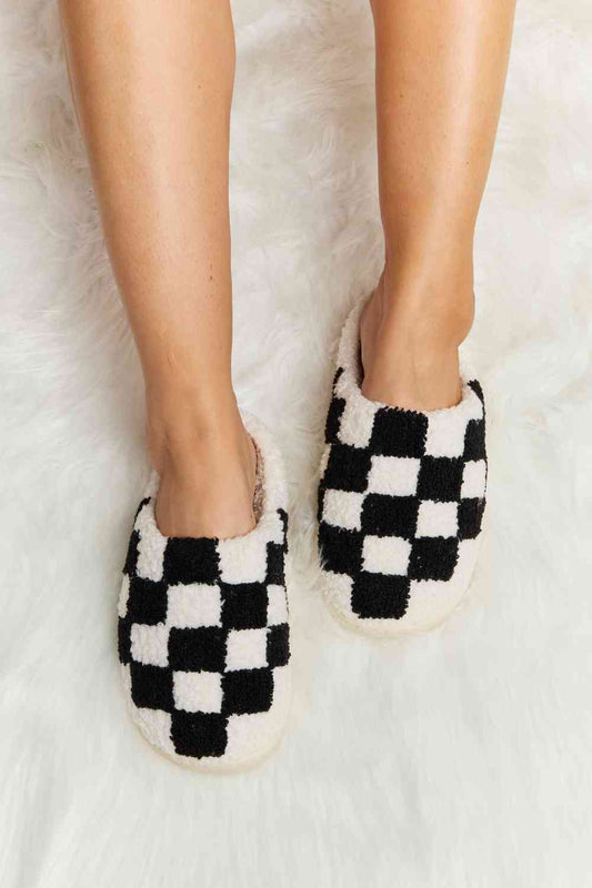Checkered Print Plush Slide Slippers - Kawaii Stop - Checkered Pattern, Cozy Slippers, Elegance and Fun, Everyday Luxury, Faux Fur, Gift Idea, Indoor Comfort, Melody, Non-Slip Sole, Ship from USA, Soft Plush Fleece, Stylish Loungewear, Winter Slippers, Women's Footwear