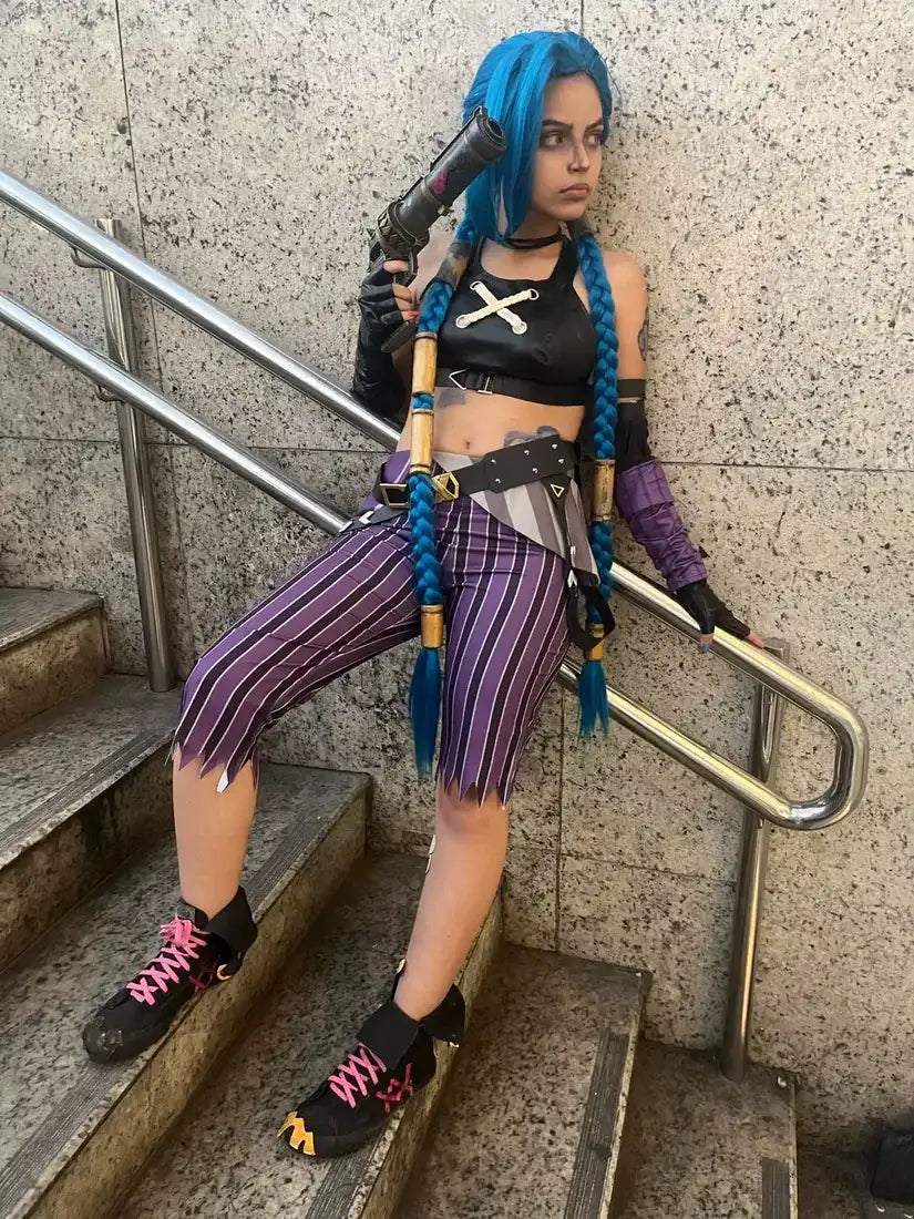 Shopper wearing the Arcane Jinx Cosplay Costume