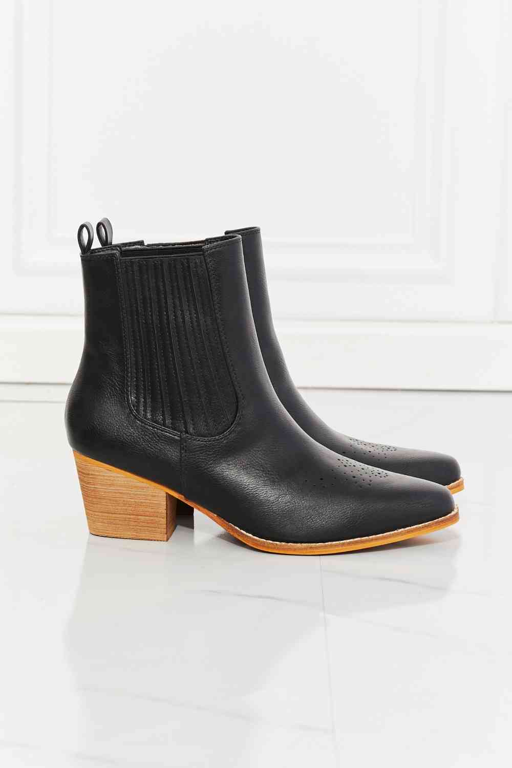 Love the Journey Stacked Heel Chelsea Boot in Black - Accessories - Shoes - 6 - 2024