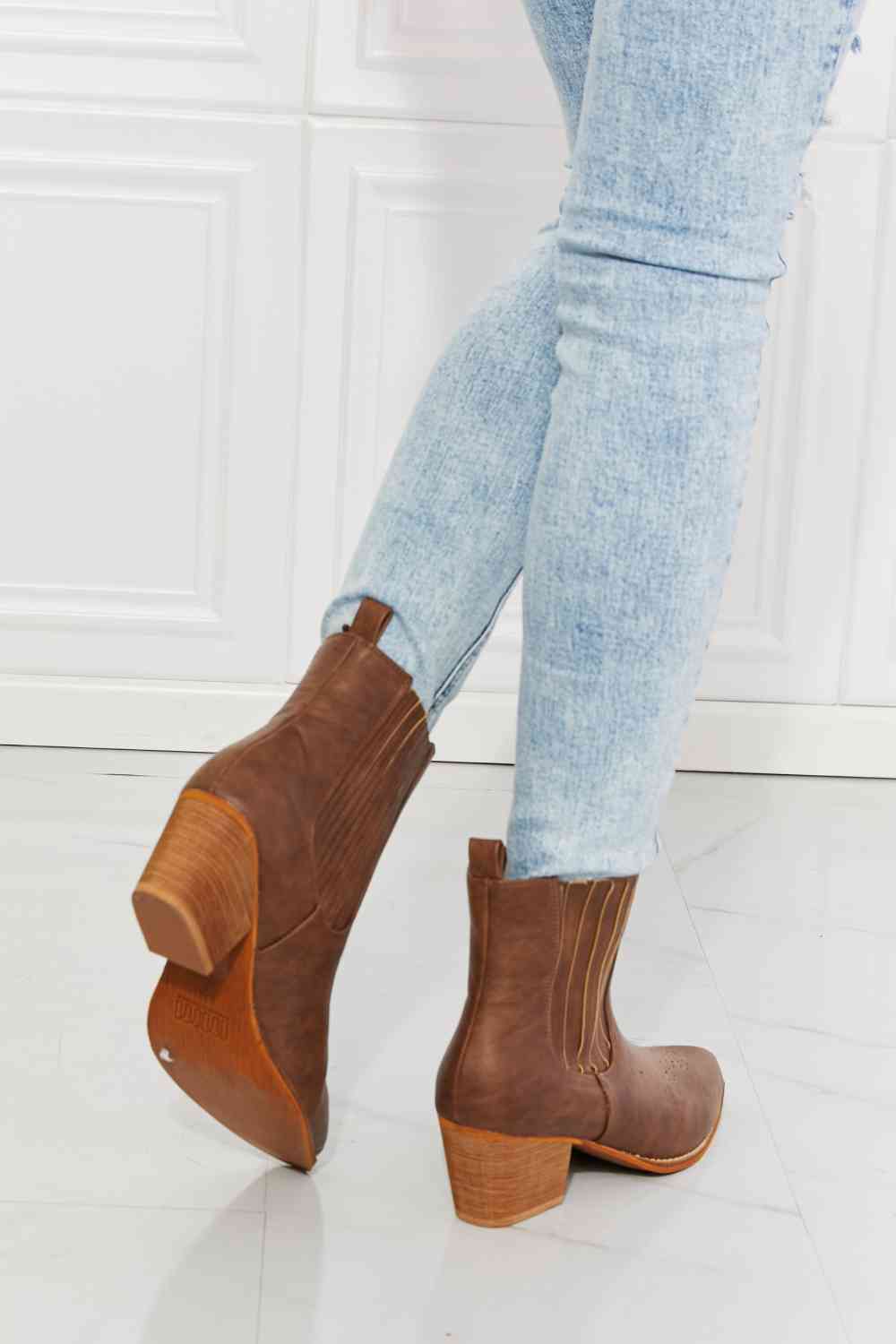 Love the Journey Stacked Heel Chelsea Boot in Chestnut - Accessories - Shoes - 3 - 2024