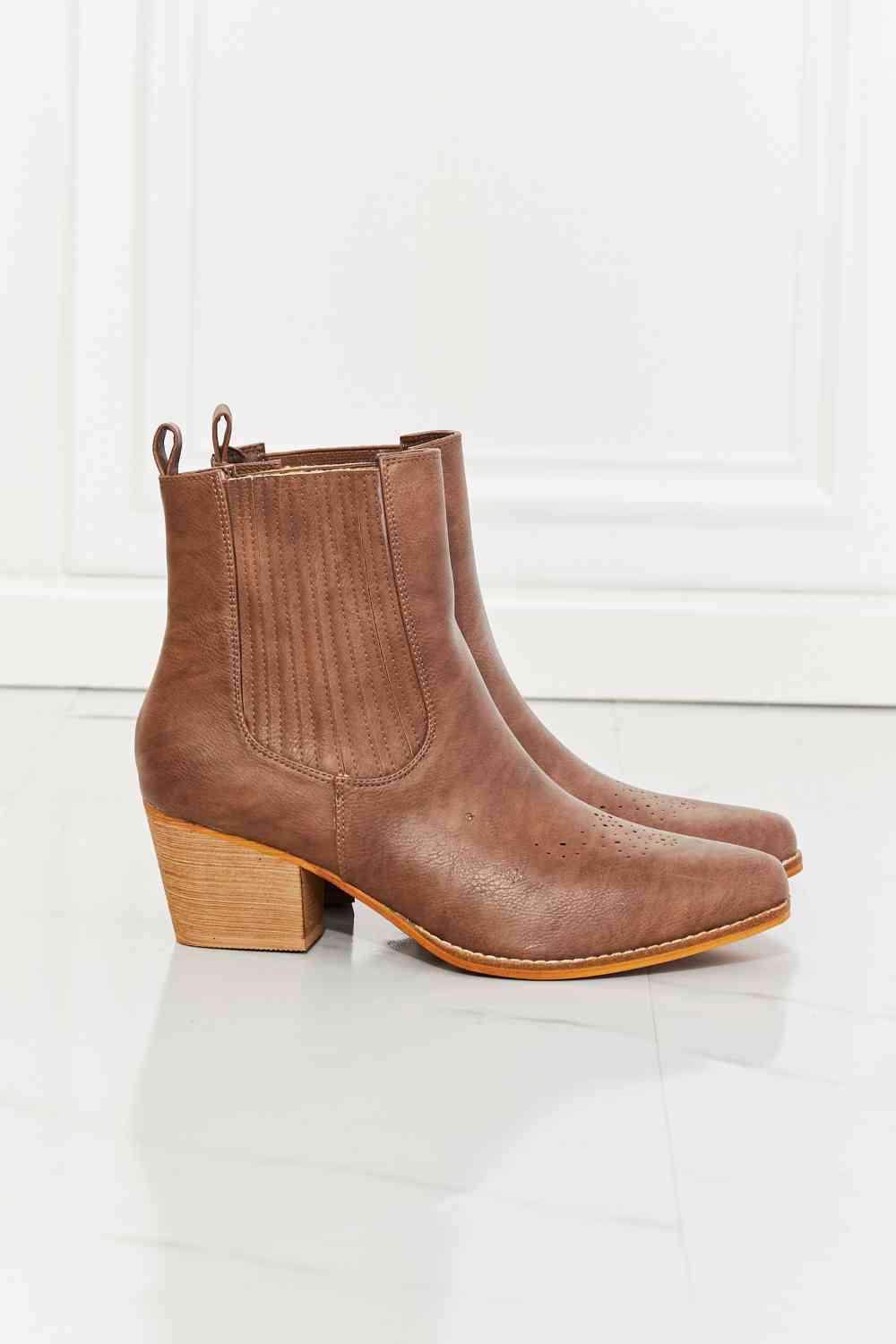 Love the Journey Stacked Heel Chelsea Boot in Chestnut - Accessories - Shoes - 6 - 2024