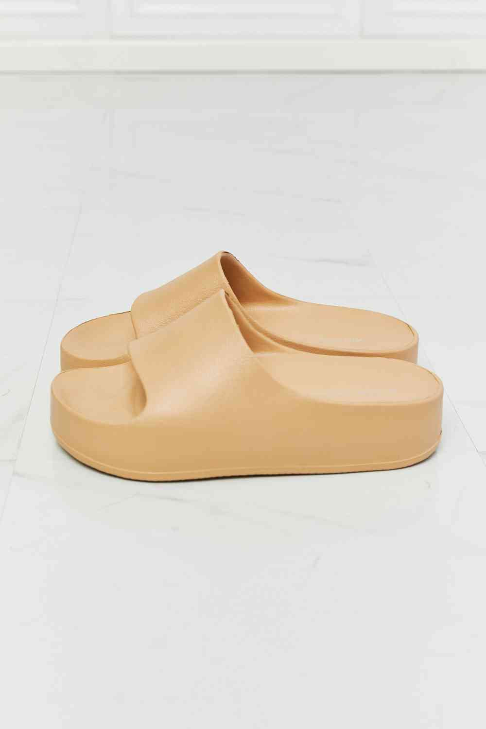Summer Feels Platform Slide - Accessories - Shoes - 6 - 2024