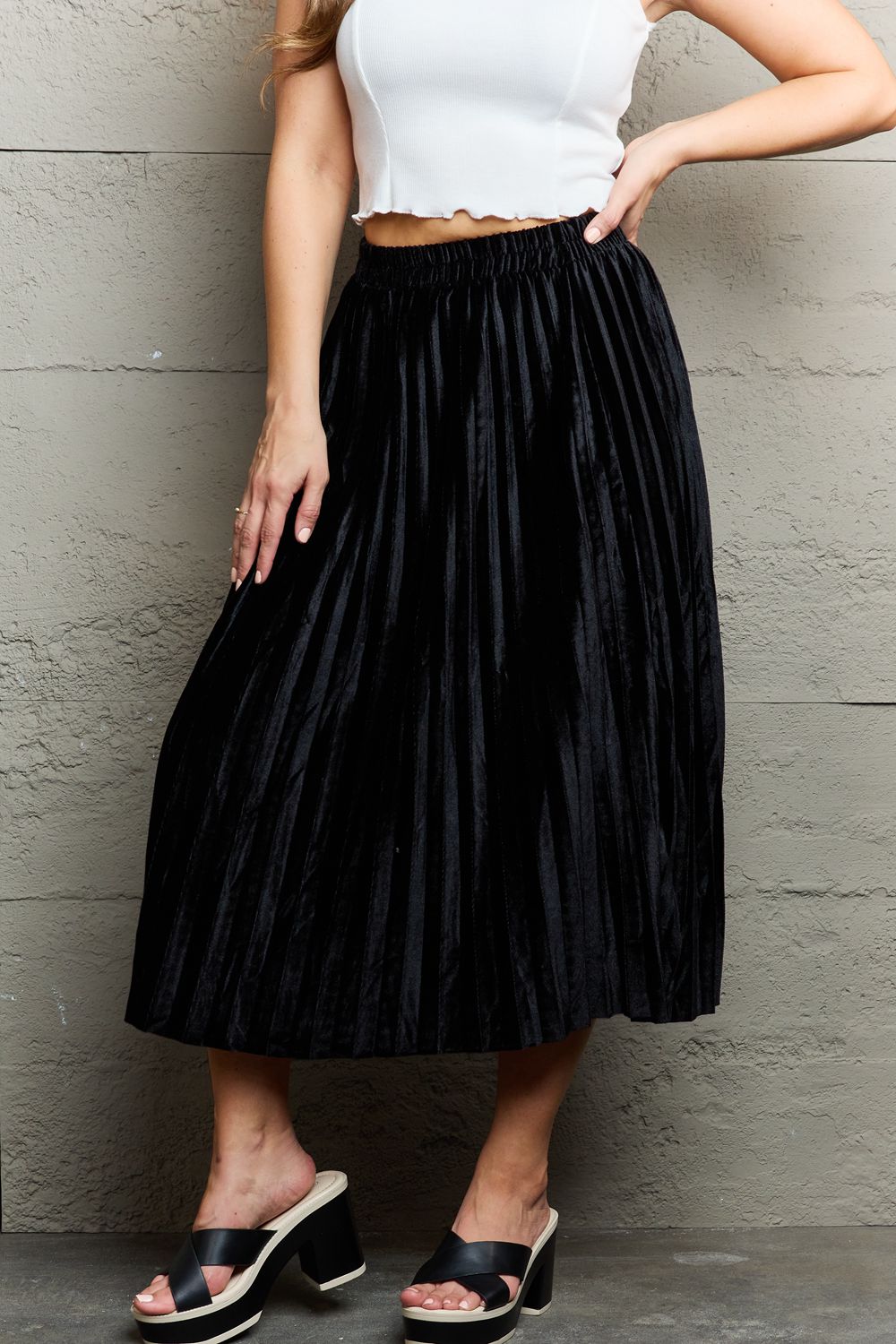 Accordion Pleated Flowy Midi Skirt - Black / One Size - Bottoms - Skirts - 3 - 2024