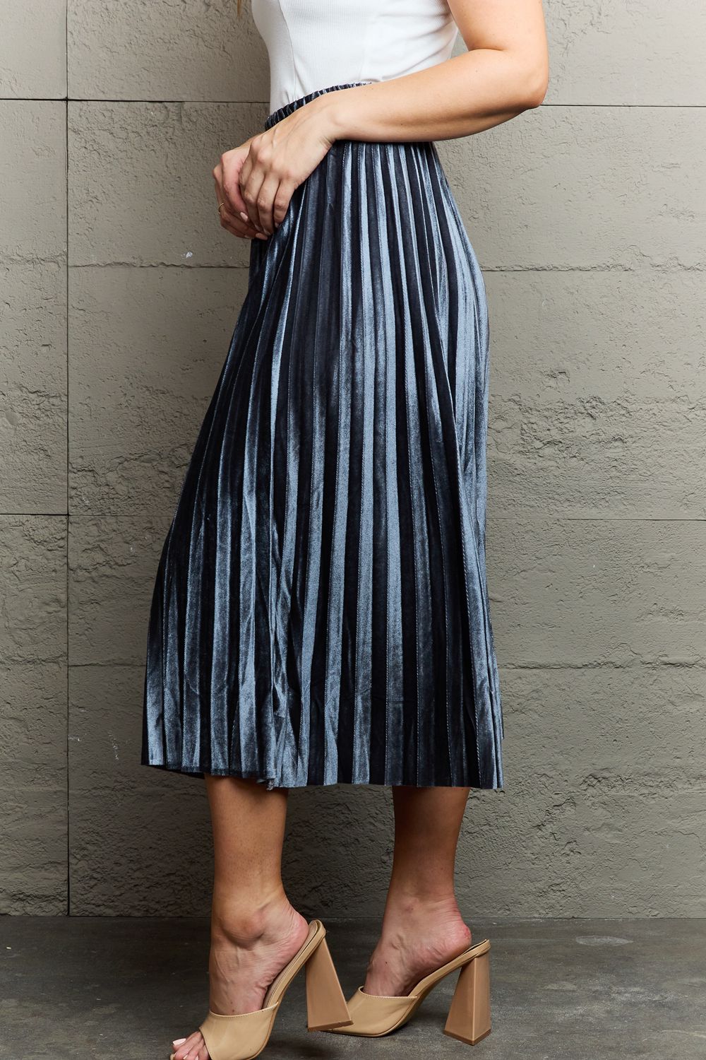 Accordion Pleated Flowy Midi Skirt - Dark Blue / One Size - Bottoms - Skirts - 4 - 2024