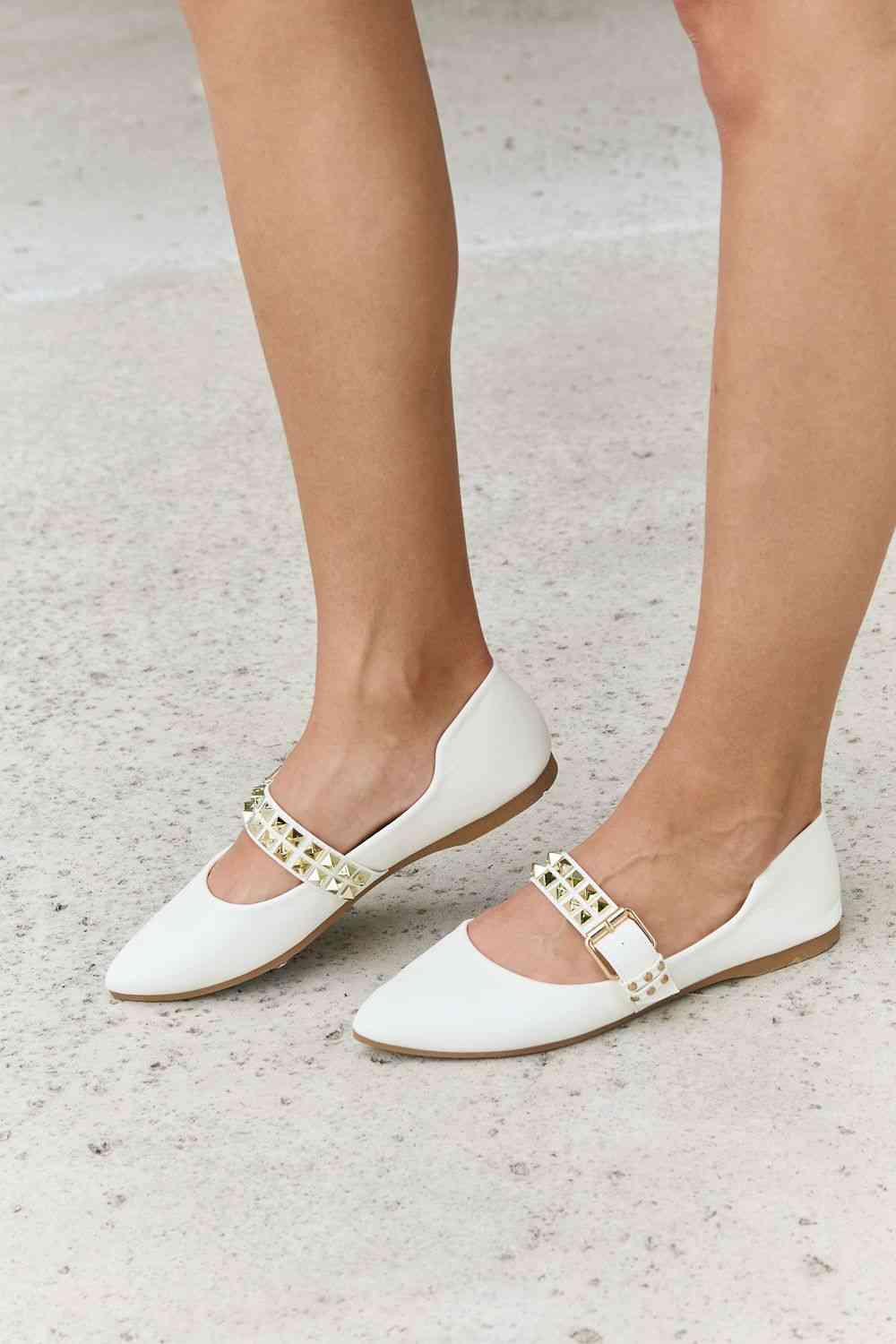 Pointed Toe Studded Ballet Flats - All Products - Shoes - 5 - 2024
