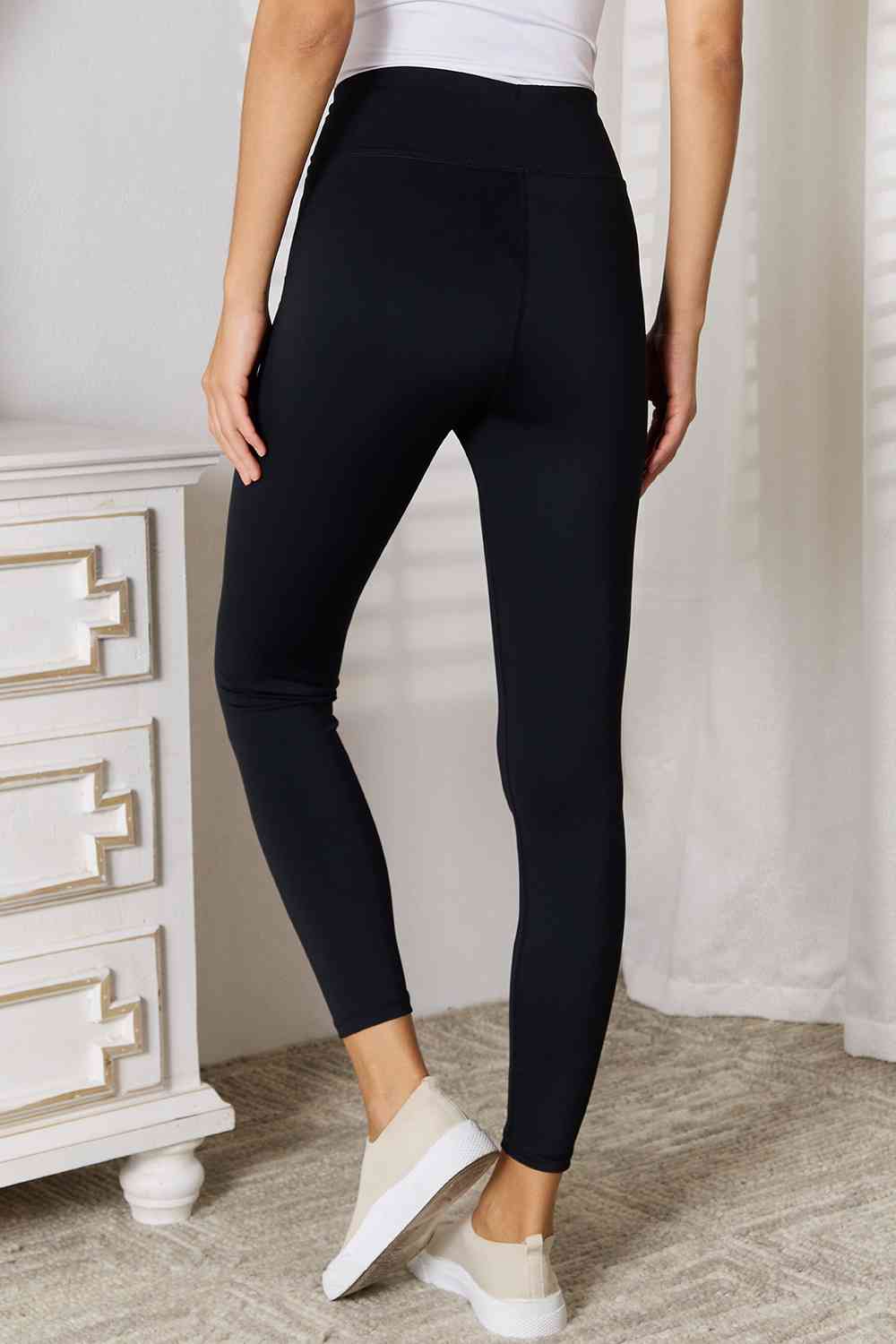 V-Waistband Sports Leggings - All Products - Pants - 2 - 2024