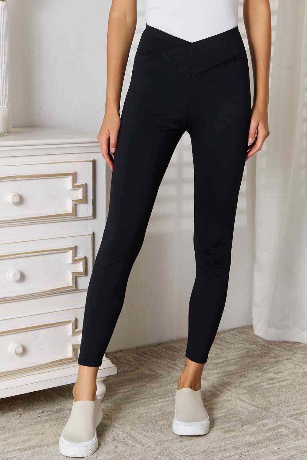 V-Waistband Sports Leggings - Black / S - All Products - Pants - 1 - 2024