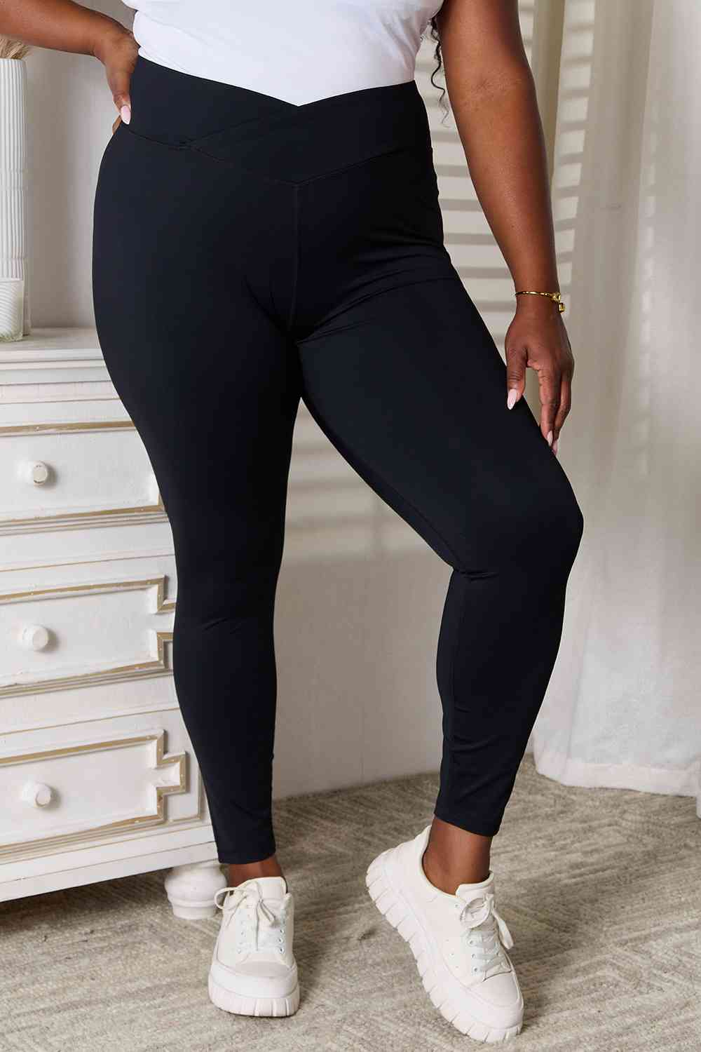 V-Waistband Sports Leggings - All Products - Pants - 5 - 2024