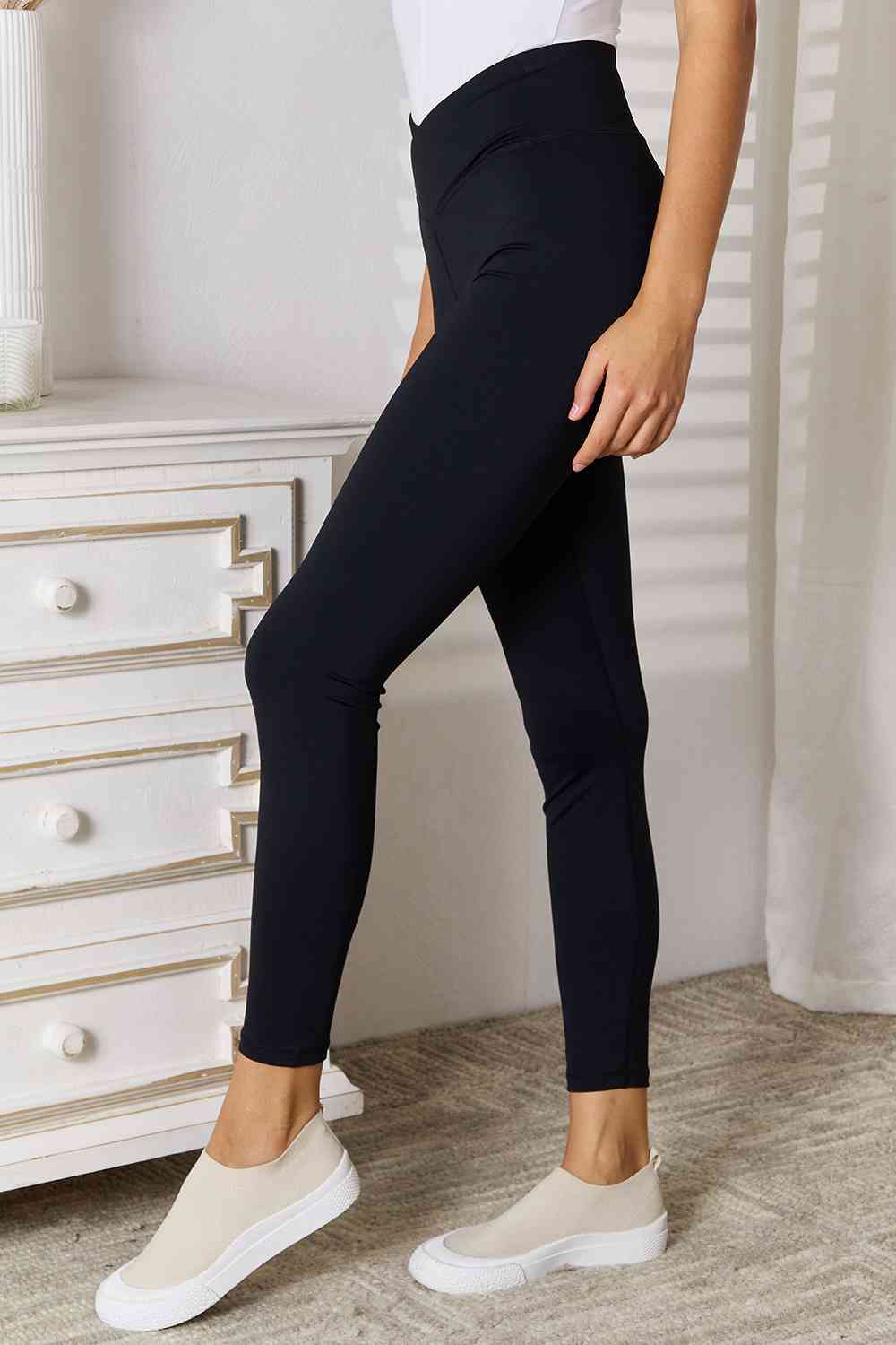 V-Waistband Sports Leggings - All Products - Pants - 3 - 2024