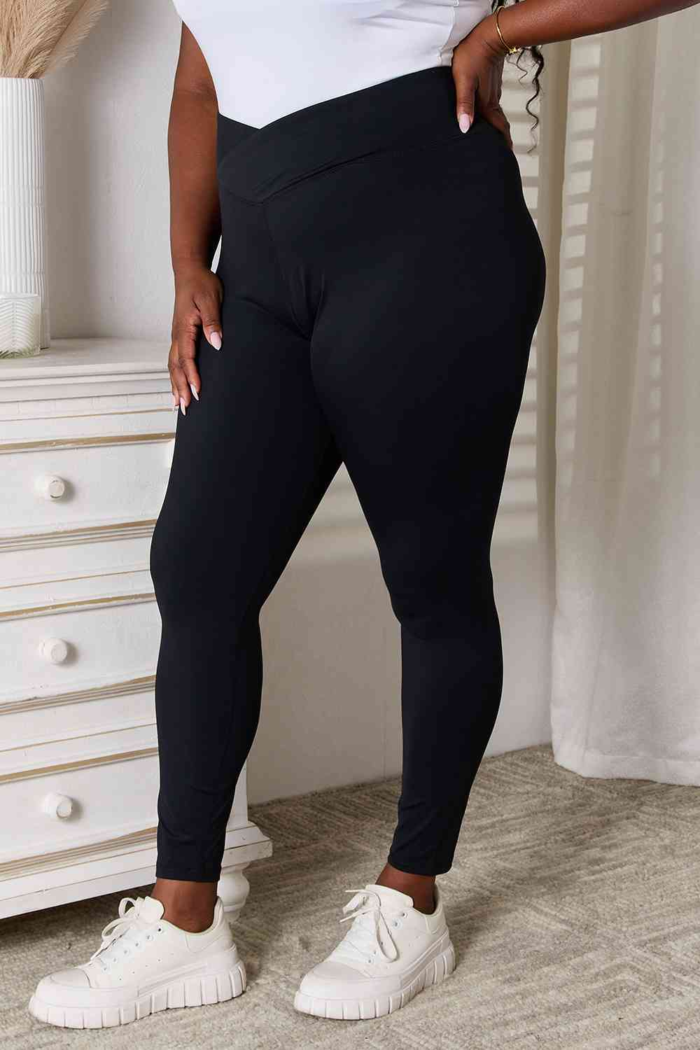 V-Waistband Sports Leggings - All Products - Pants - 6 - 2024