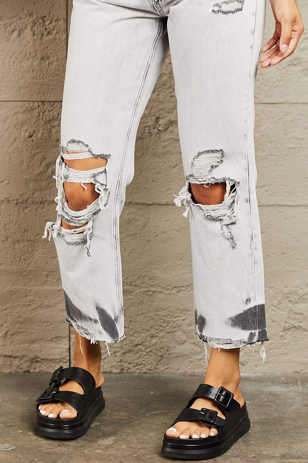Acid Wash Accent Cropped Mom Jeans - Bottoms - Pants - 4 - 2024