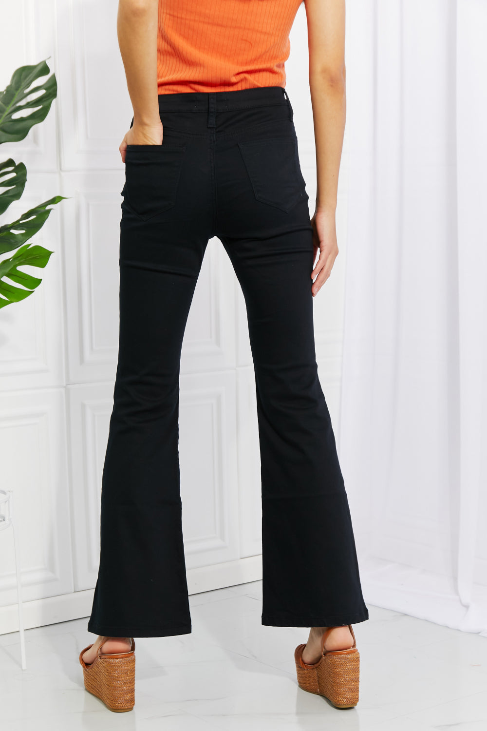 High-Rise Bootcut Jeans in Black - Bottoms - Pants - 2 - 2024
