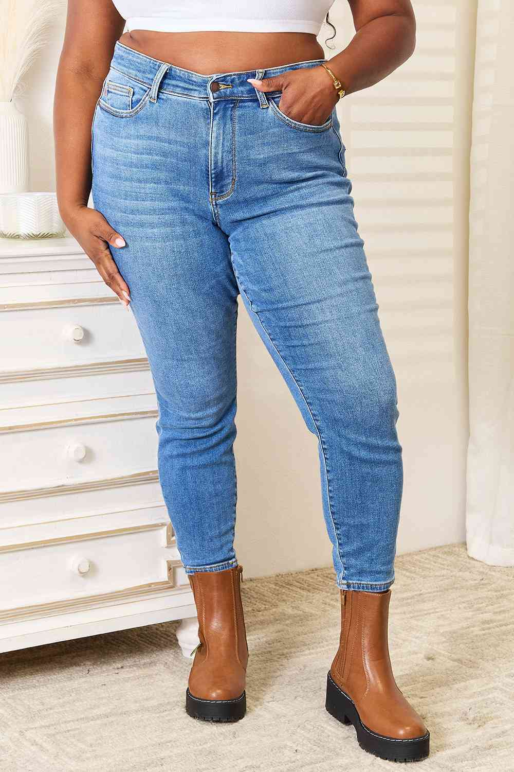 High Waist Skinny Jeans - Medium / 0(24) - Bottoms - Pants - 1 - 2024