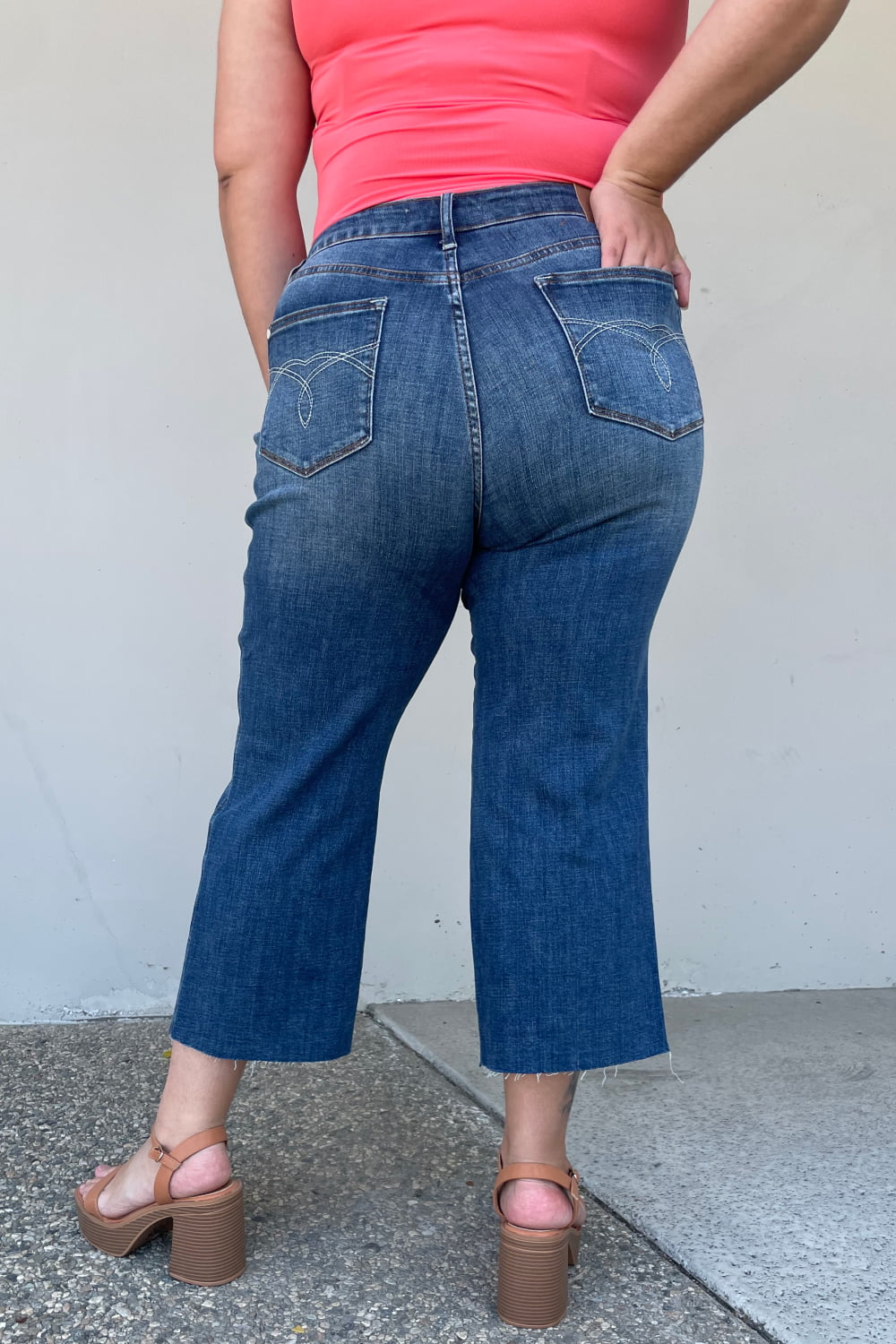 Medium Wash Wide Leg Cropped Jeans - Bottoms - Pants - 2 - 2024