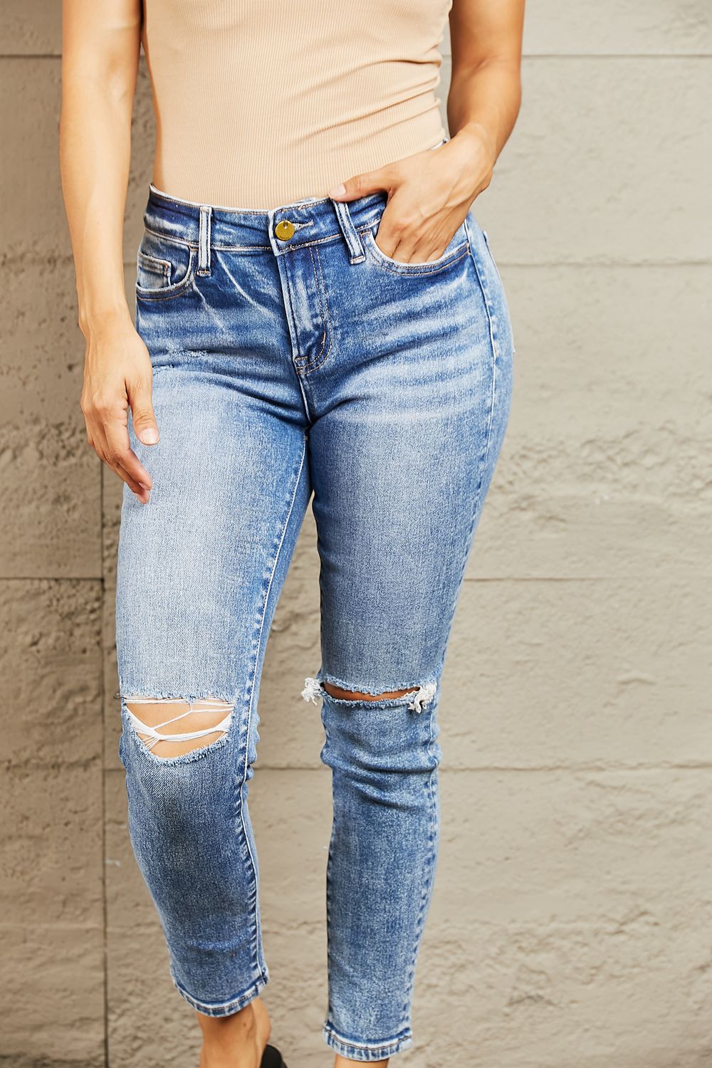 Mid Rise Distressed Skinny Jeans - Bottoms - Pants - 4 - 2024