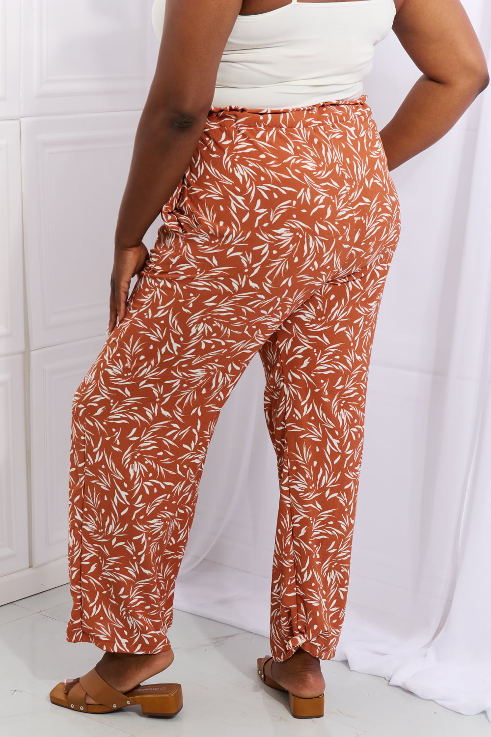 Right Angle Full Size Geometric Printed Pants in Red Orange - Bottoms - Pants - 8 - 2024