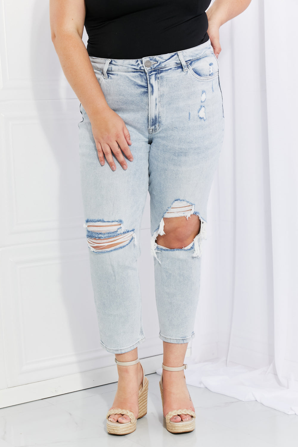 Stand Out Full Size Distressed Cropped Jeans - Bottoms - Pants - 7 - 2024