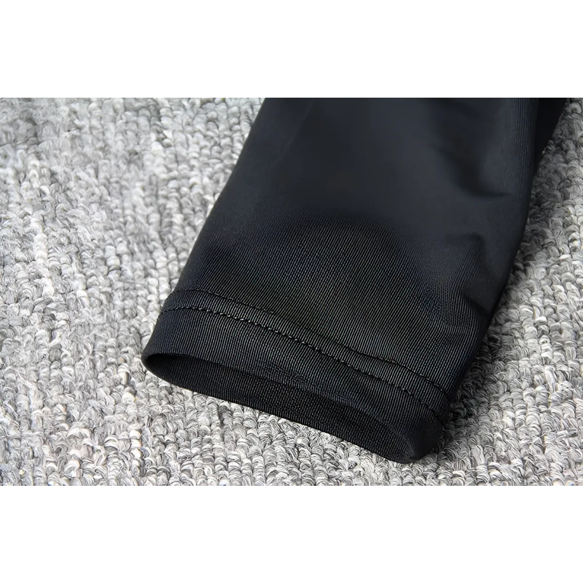 Women’s Crop Top With Long Sleeves - T-Shirts - 10