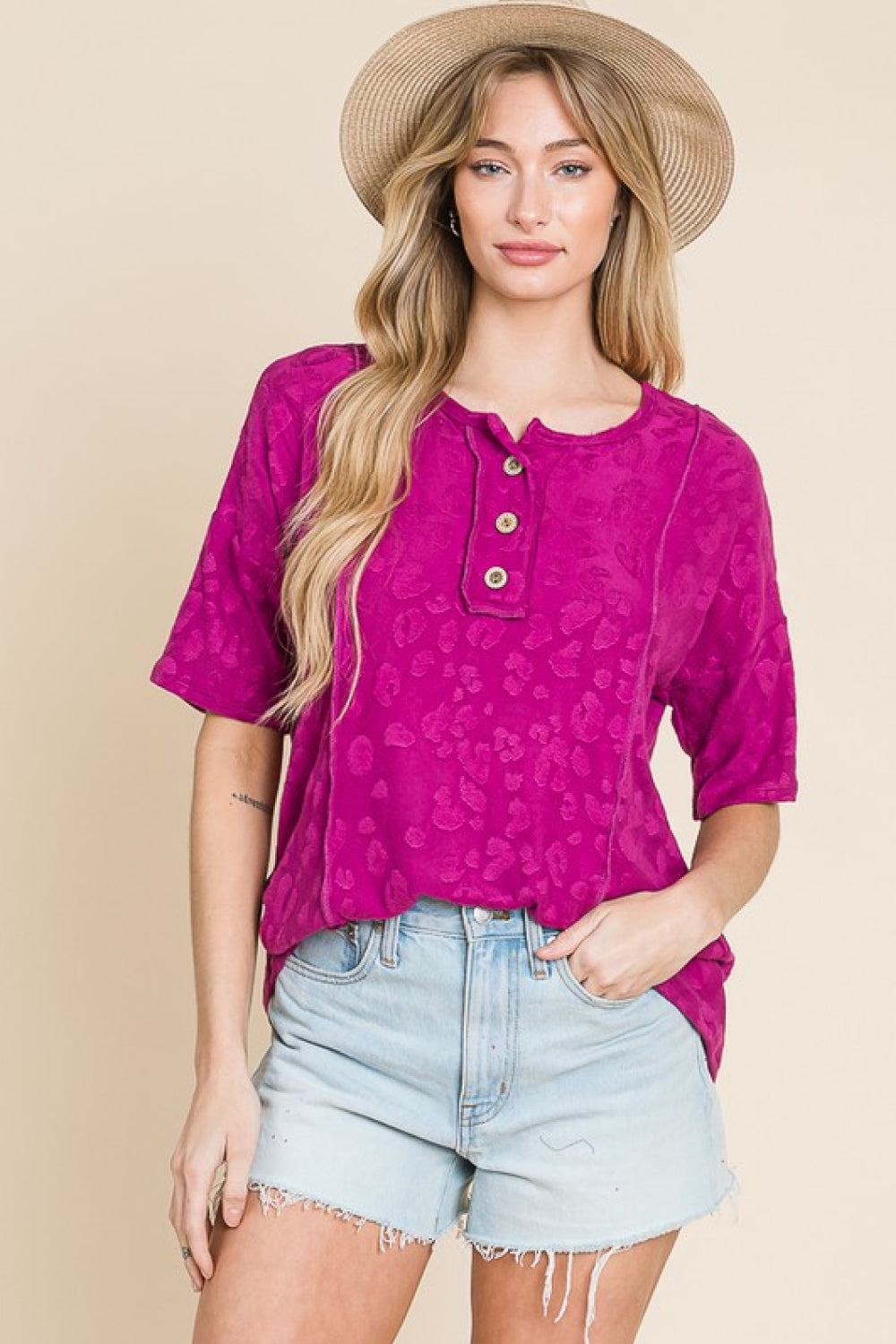 At The Fair Animal Textured Top - Pink / S - Tops - Shirts & Tops - 1 - 2024