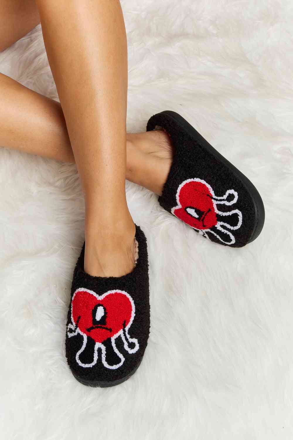 Love Heart Print Plush Slippers - Black / S - Plushies - Shoes - 31 - 2024
