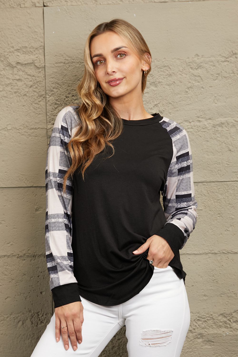 Color Block Curved Hem Long Sleeve Tee - Black / S - T-Shirts - Shirts & Tops - 1 - 2024