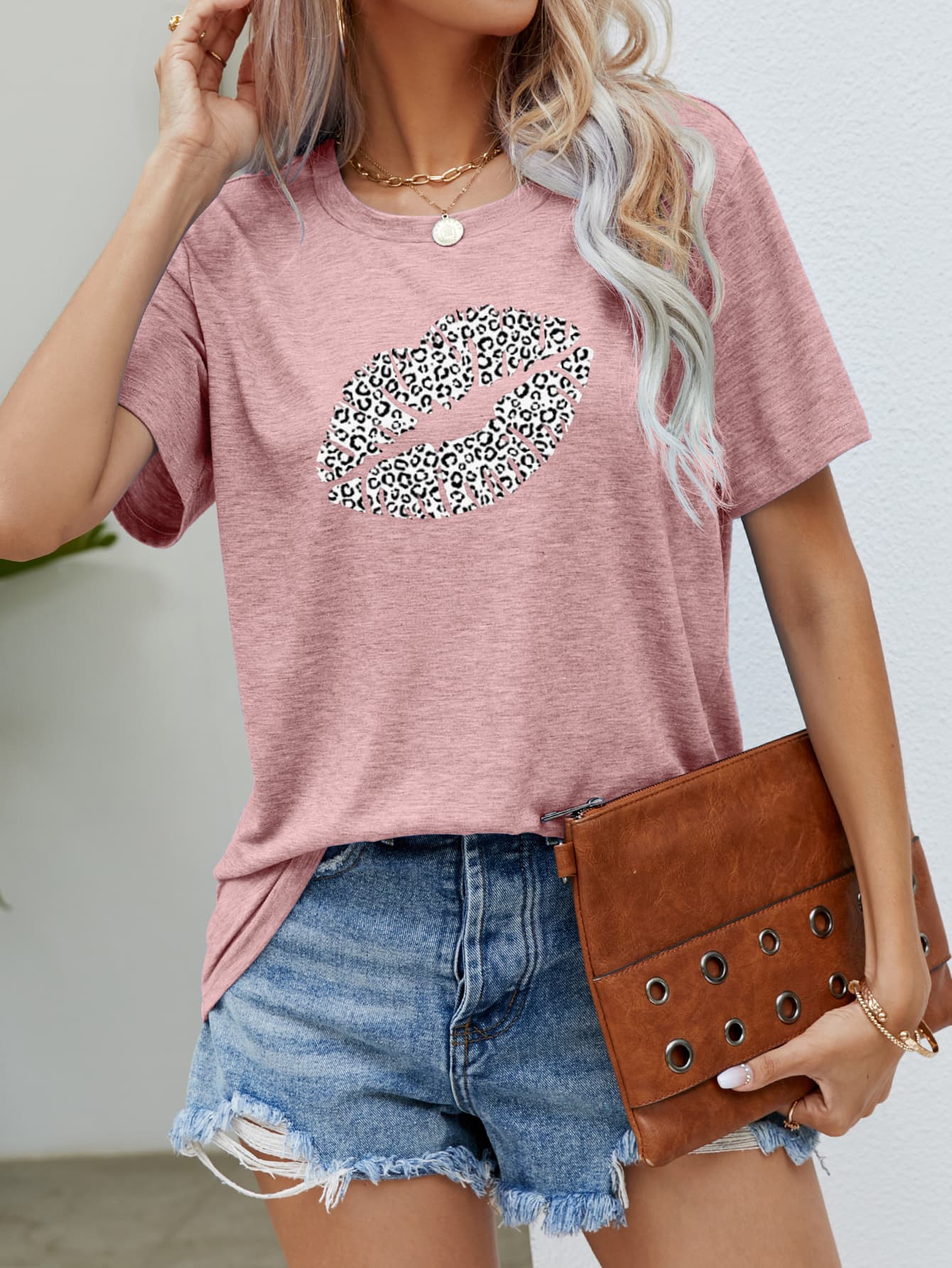 Leopard Lip Graphic Round Neck Tee - Light Pink / S - T-Shirts - Shirts & Tops - 4 - 2024