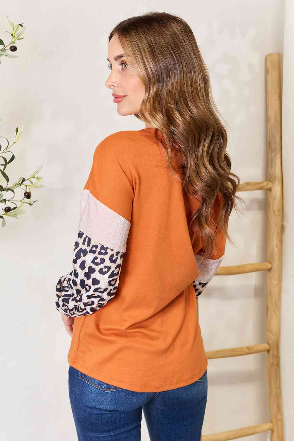 Leopard Long Sleeve Round Neck Sweatshirt - T-Shirts - Shirts & Tops - 7 - 2024