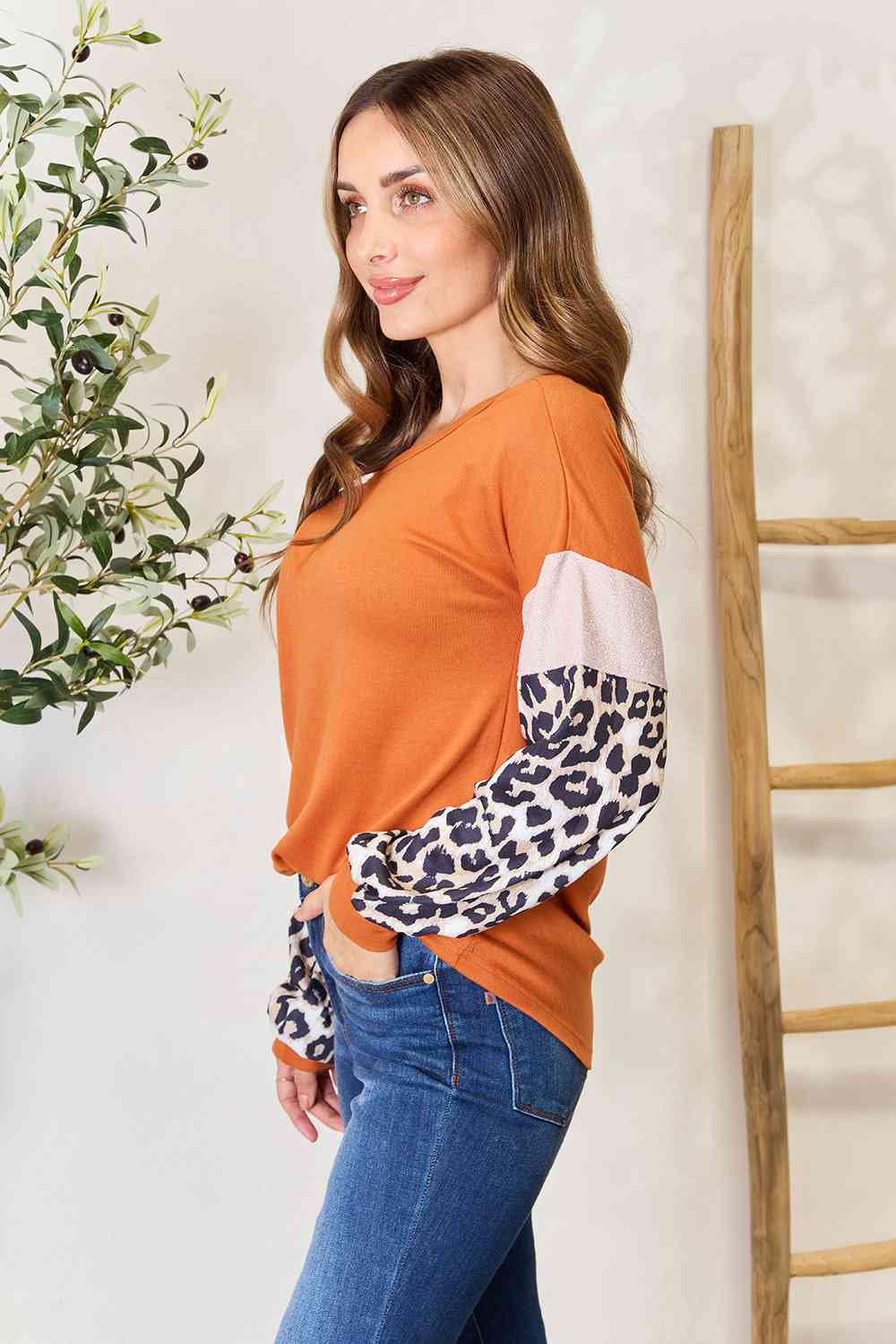 Leopard Long Sleeve Round Neck Sweatshirt - T-Shirts - Shirts & Tops - 6 - 2024