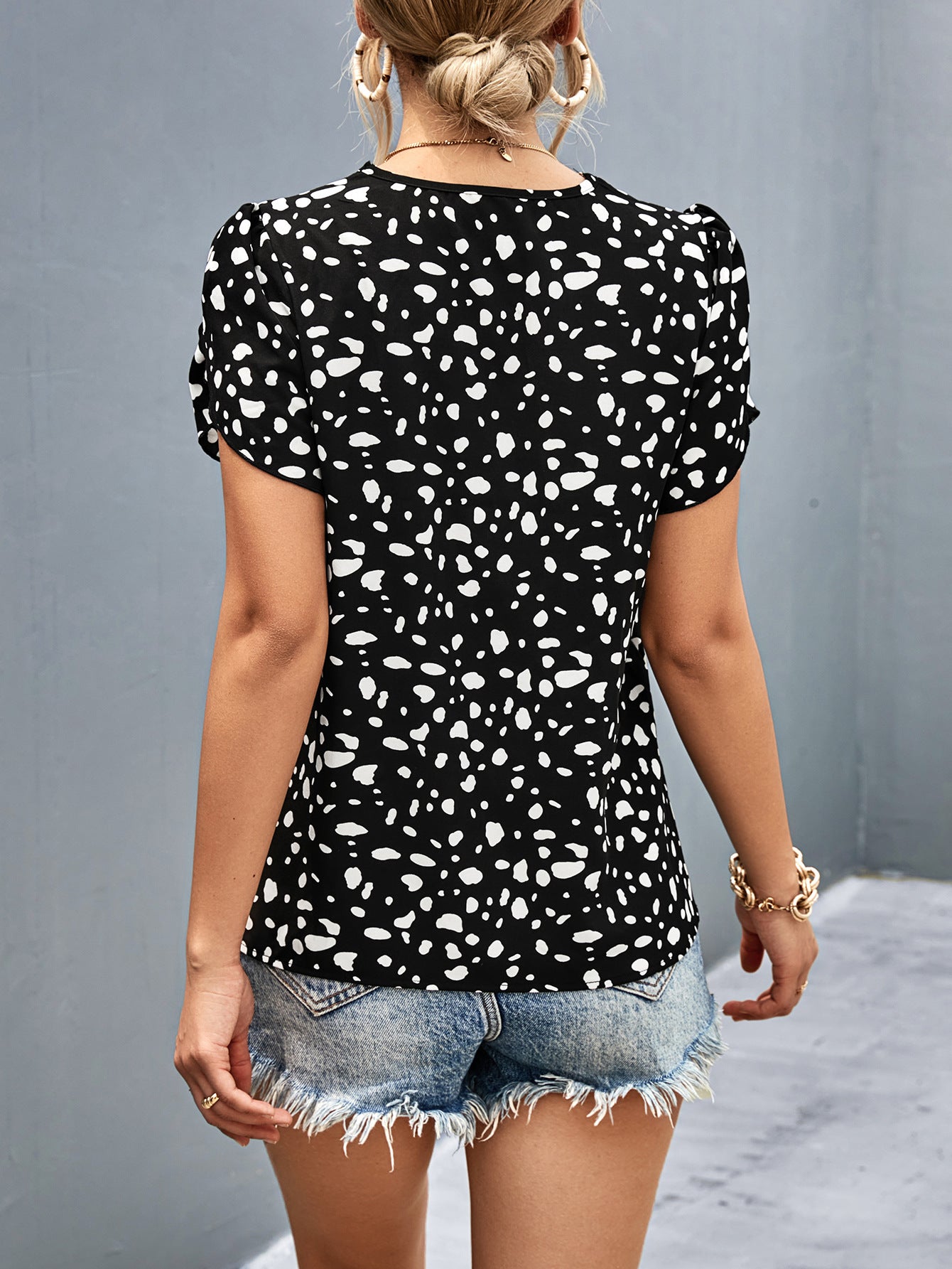 Leopard Print V-Neck Petal Sleeve Blouse - T-Shirts - Shirts & Tops - 2 - 2024
