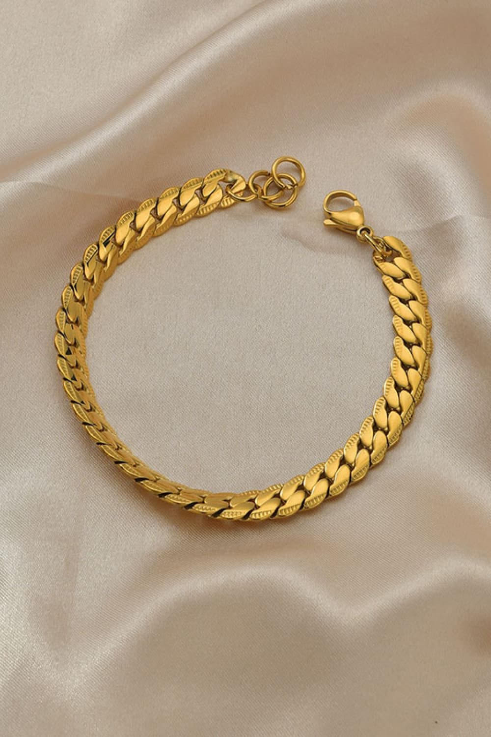 Stainless Steel Curb Chain Bracelet - Gold / One Size - T-Shirts - Bracelets - 1 - 2024