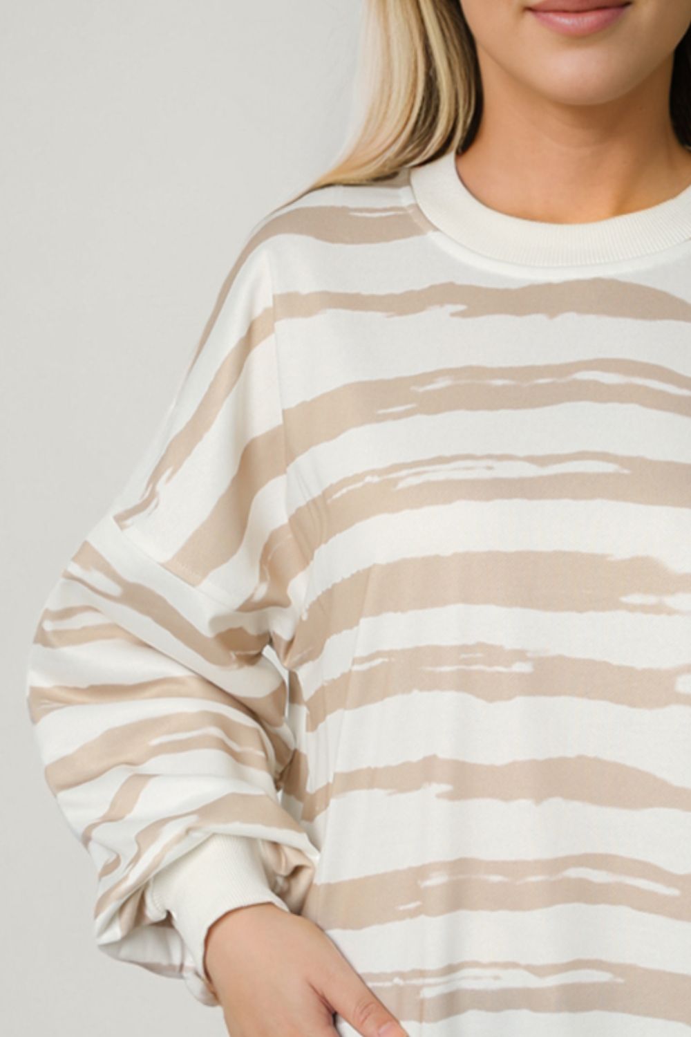Striped Round Neck Long Sleeve Sweatshirt - T-Shirts - Shirts & Tops - 3 - 2024