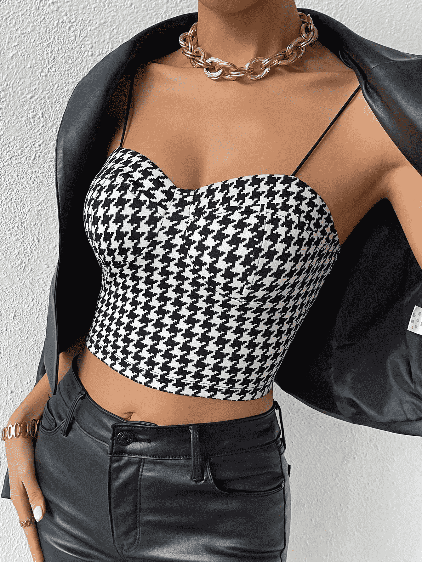 Cropped Sweetheart Neck Houndstooth Pattern Cami - Women’s Clothing & Accessories - Shirts & Tops - 4 - 2024