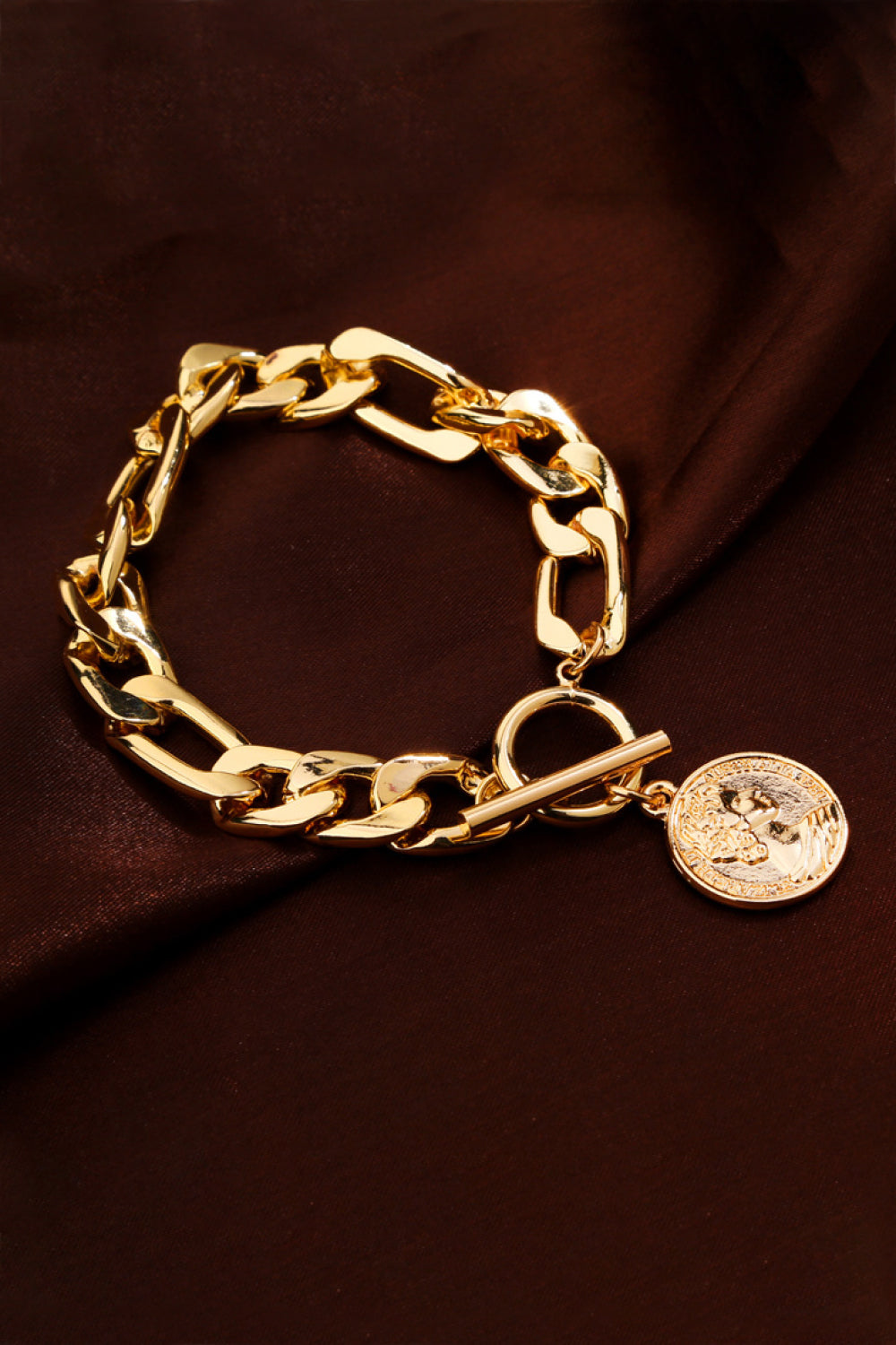 Chunky Chain Toggle Clasp Bracelet - Women’s Jewelry - Bracelets - 2 - 2024