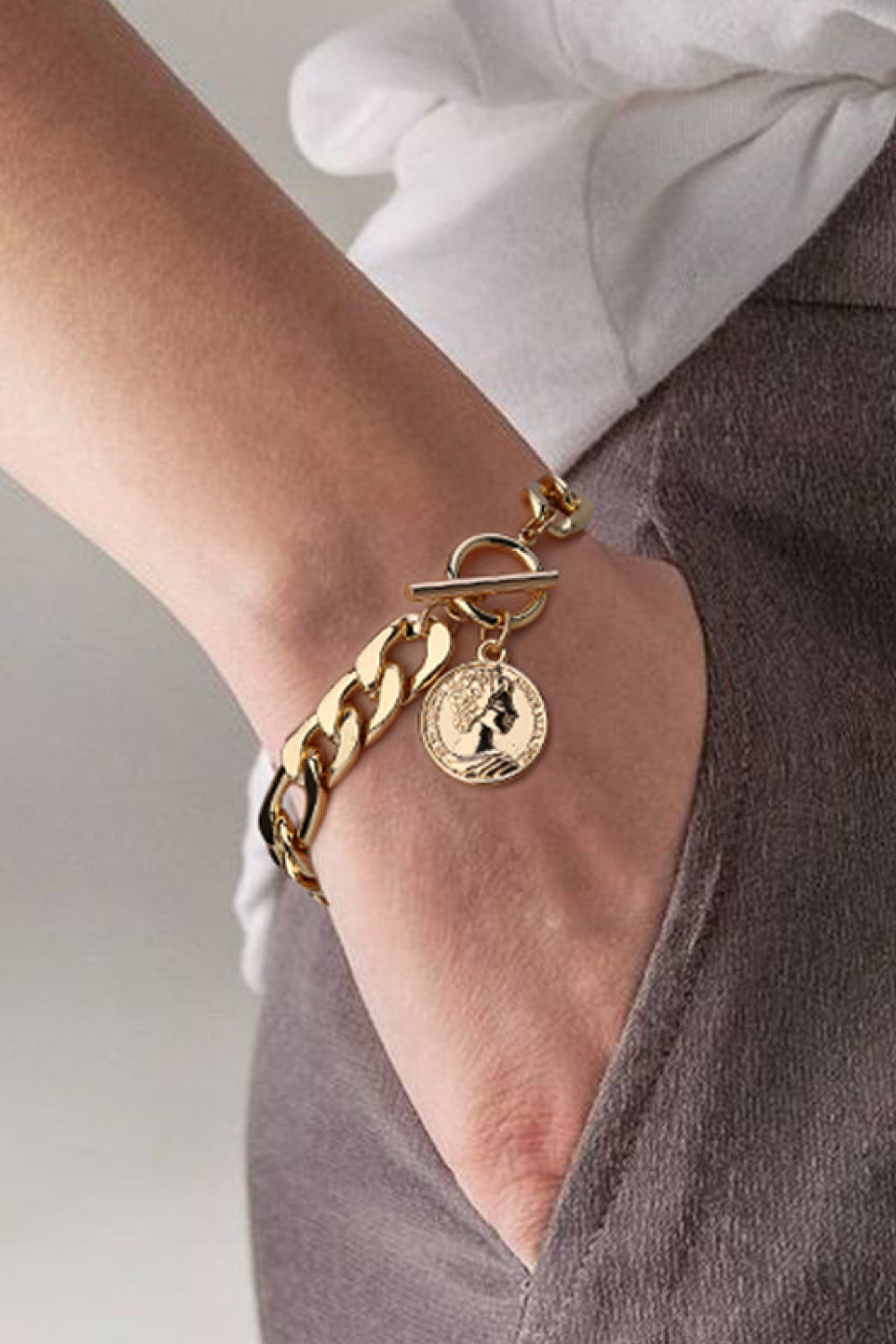 Chunky Chain Toggle Clasp Bracelet - Women’s Jewelry - Bracelets - 3 - 2024