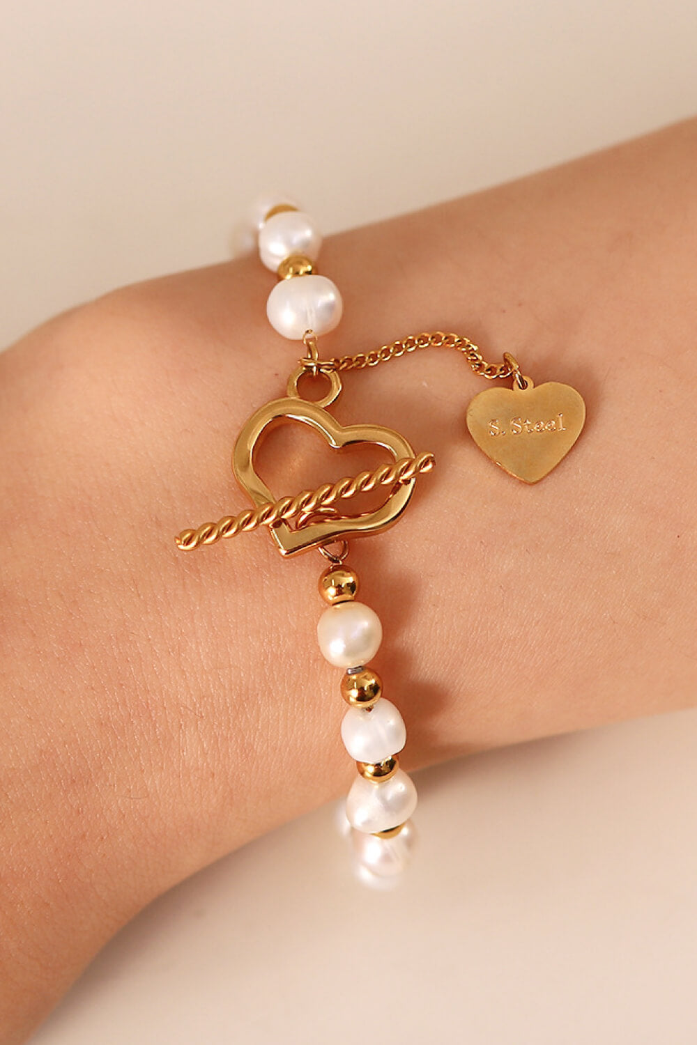 Freshwater Pearl Heart Charm Bracelet - Gold / One Size - Women’s Jewelry - Bracelets - 2 - 2024