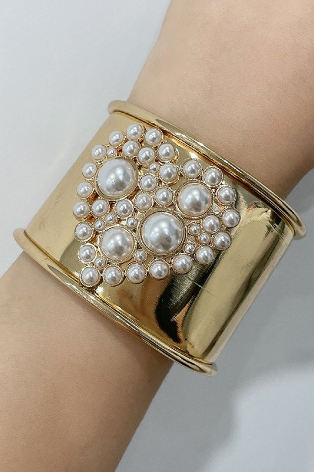 Heart Pearl Open Bracelet - Gold / One Size - Women’s Jewelry - Bracelets - 2 - 2024