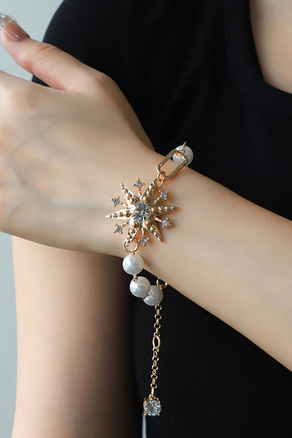 Synthetic Pearl Star Shape Alloy Bracelet - Gold / One Size - Women’s Jewelry - Bracelets - 2 - 2024