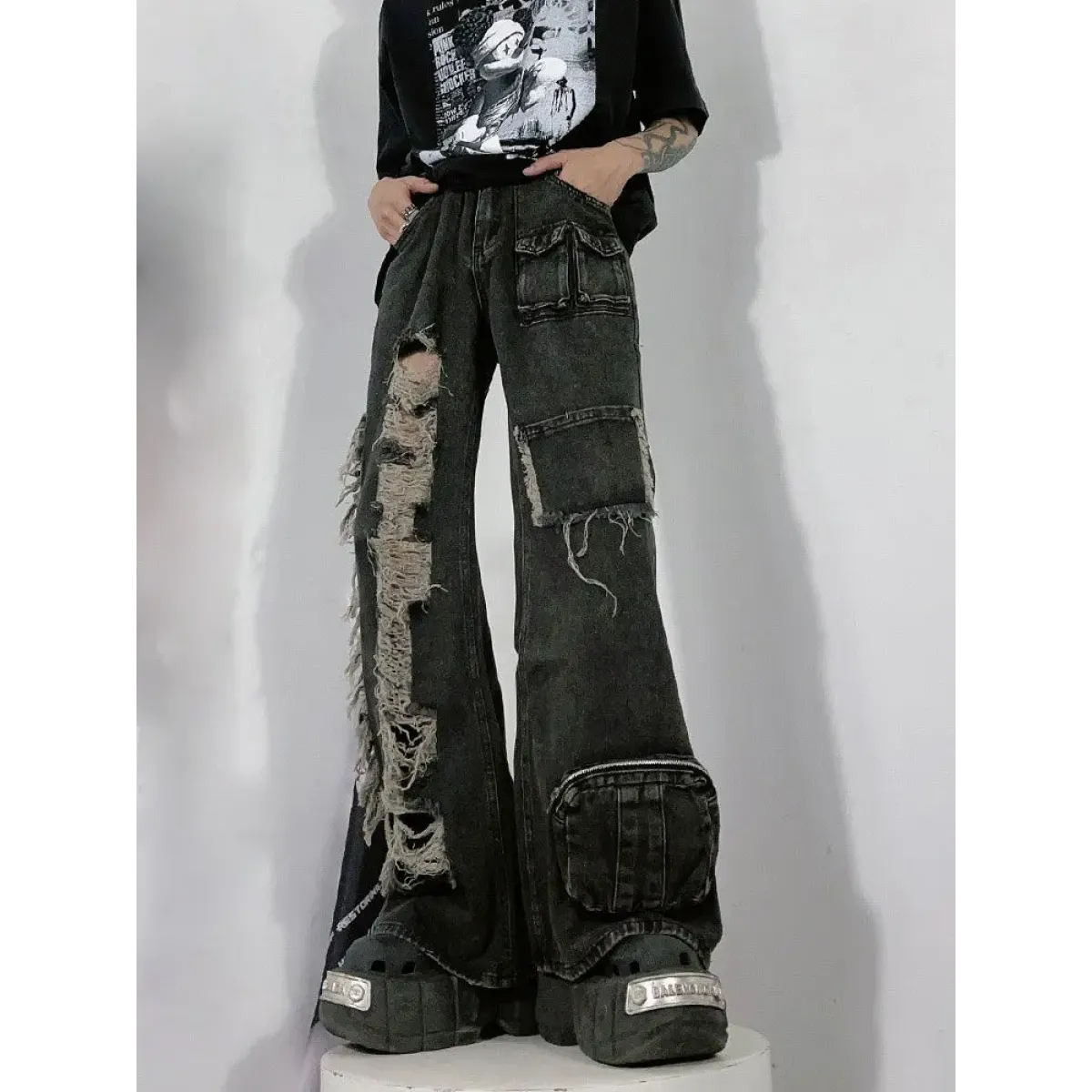 Y2K Grunge Multi-Pocket Distressed Bell Bottom Jeans - Bottoms - Jeans - 1