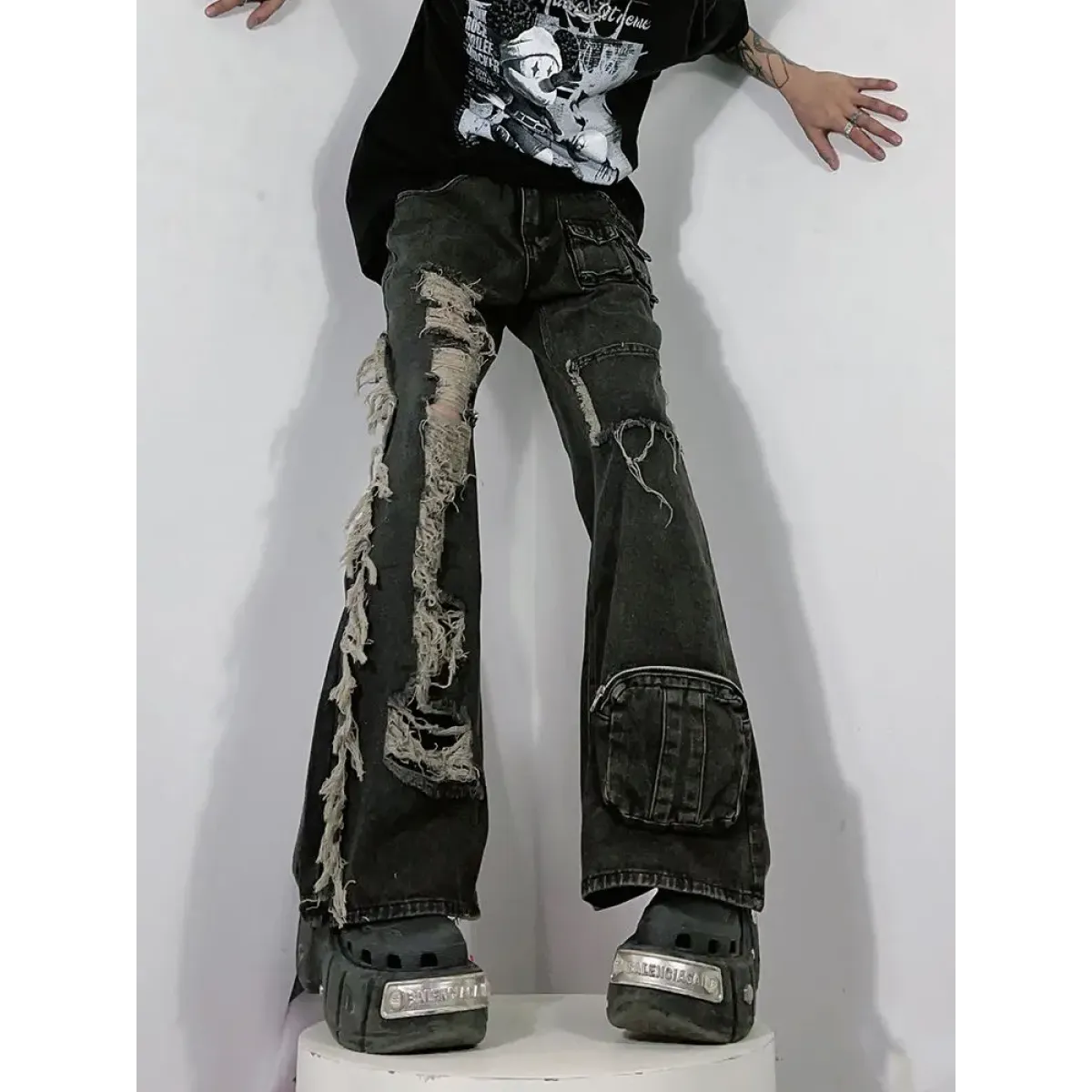 Y2K Grunge Multi-Pocket Distressed Bell Bottom Jeans - Bottoms - Jeans - 3